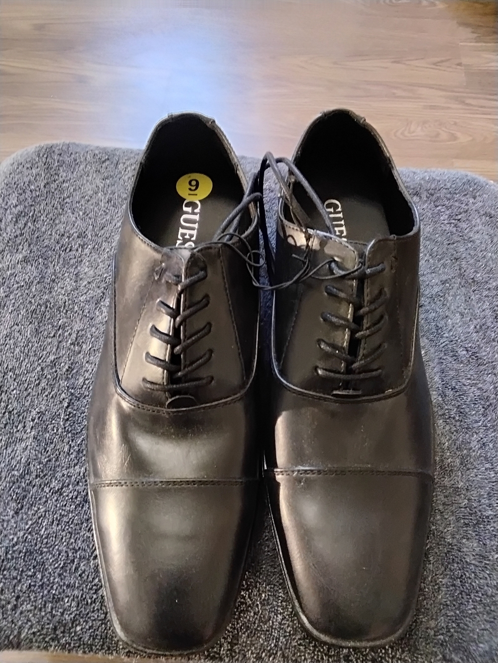 GUESS Black Men’s Cap-Toe Leather Oxfords